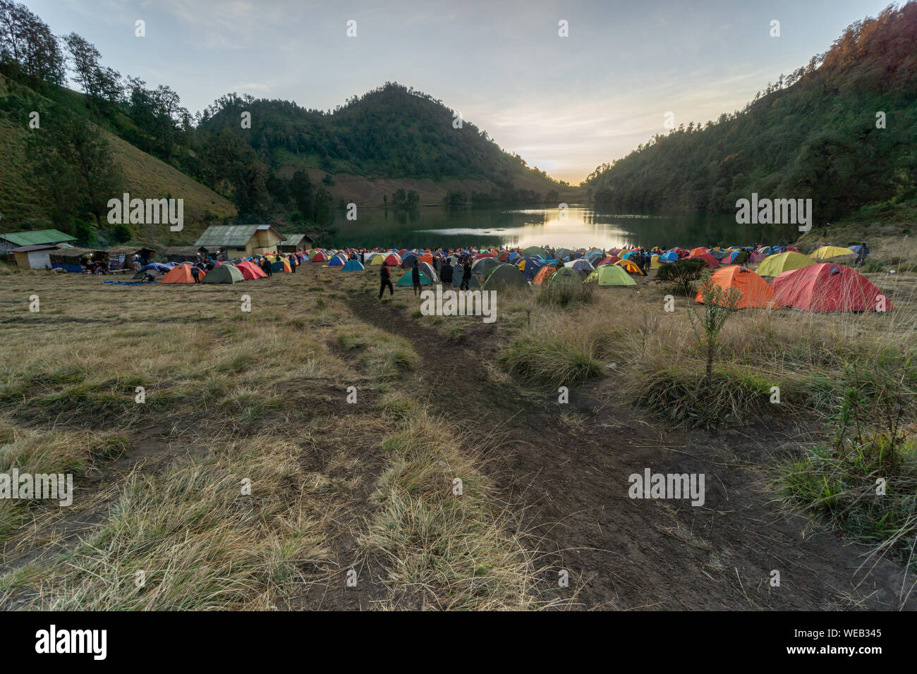 Ranu Kumbolo lac est le lac Sainte hindoue pour situé dans le parc national de bromo tengger semeru à malang lumajang est de Java en Indonésie Banque D'Images