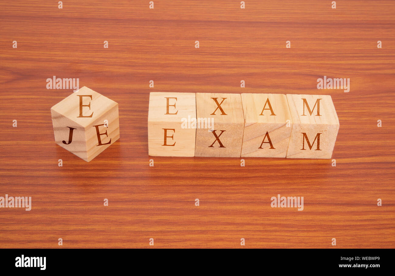 Concept de JEE exam effectuée en Inde pour le recrutement, dans la cale en bois lettres. Banque D'Images