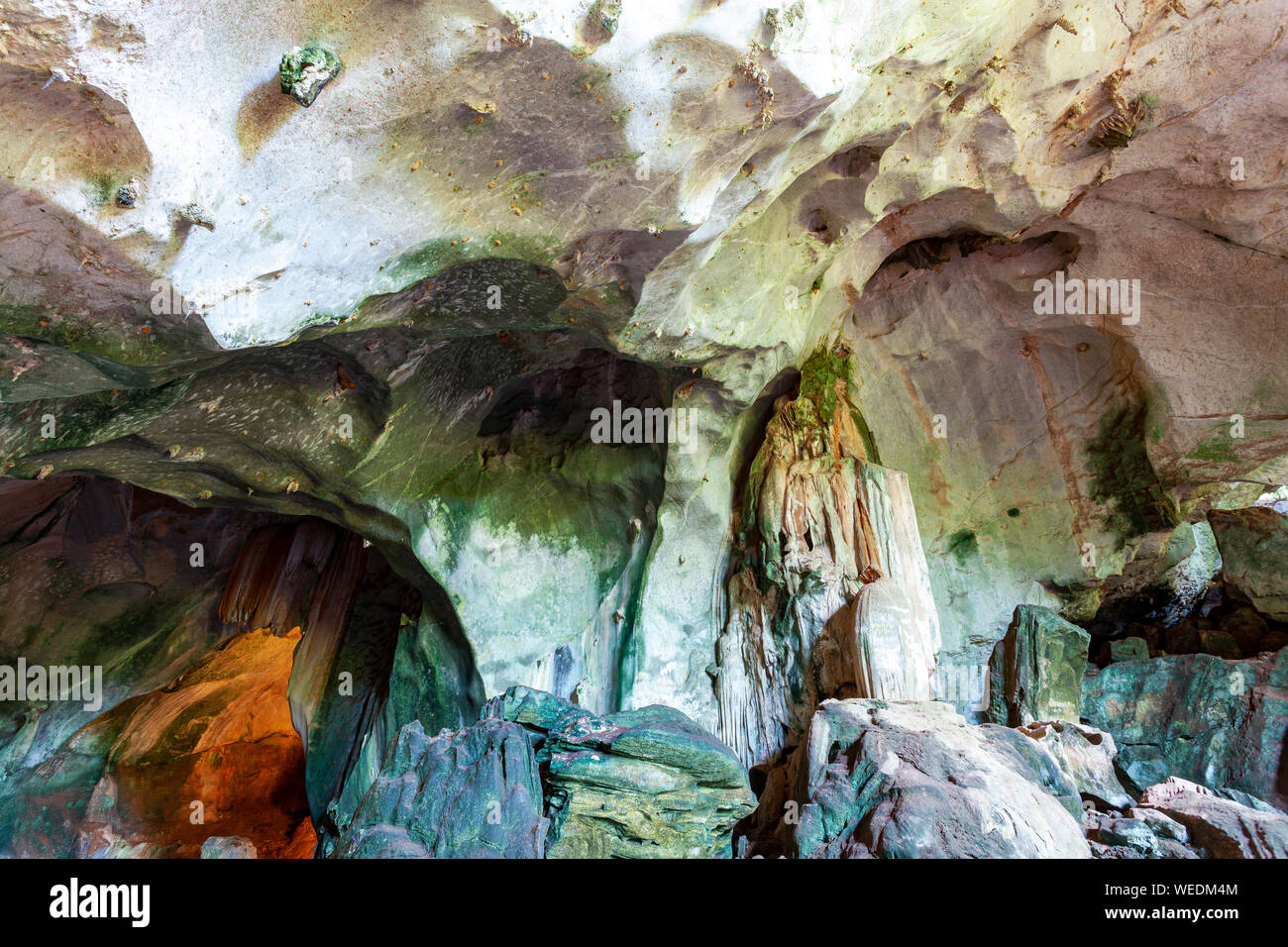 La texture de pierre dans la grotte grotte,surface de mur. Banque D'Images