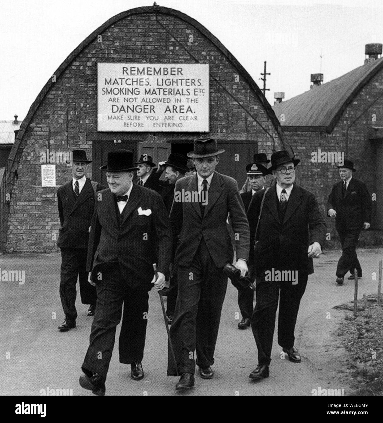 Winston Churchill visite une usine d'armement en mai 1942 Banque D'Images