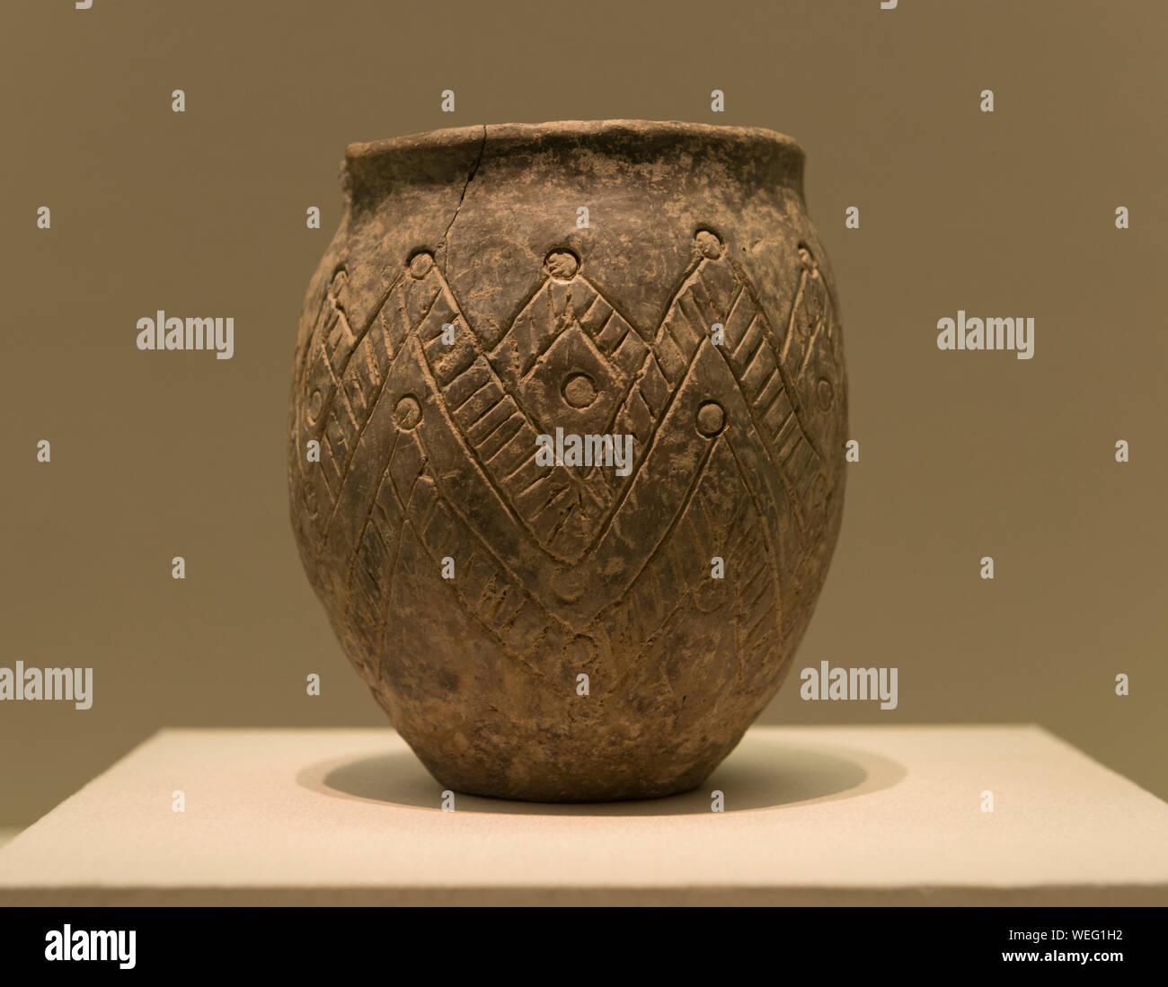 Design pattern géométrique jar. La période des Royaumes combattants (475-221 av. J.-C.) Le Musée de la région autonome Uygur du Xinjiang. Banque D'Images