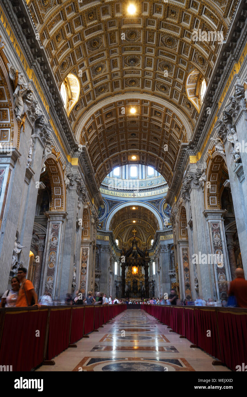 Basilique St Pierre d'intérieur Église, Rome, Italie Banque D'Images