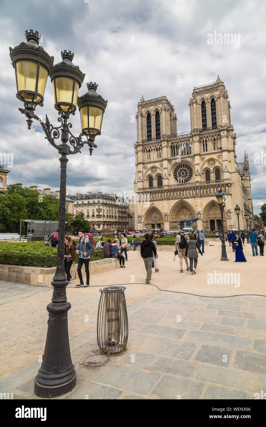 PARIS, FRANCE - 17 MAI 2016 : La Cathédrale Notre Dame de l'île Cité à Paris. France Banque D'Images