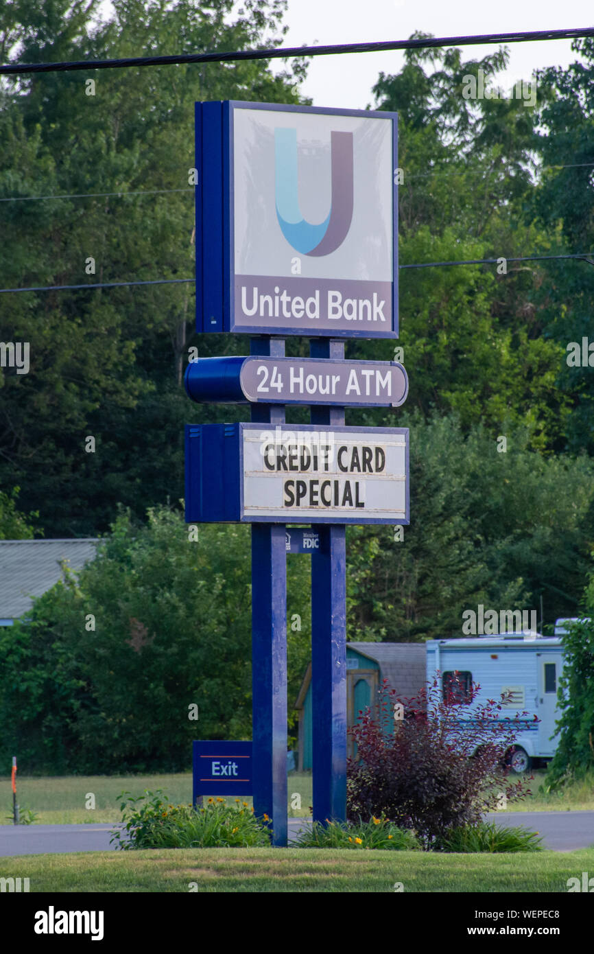 Iddleville «, Michigan/Etats-Unis d'Amérique - 07/17/2019 : Un United Bank Store Se connecter avec une réception ouverte 24h et financer les services ATM et la commande par convention Banque D'Images