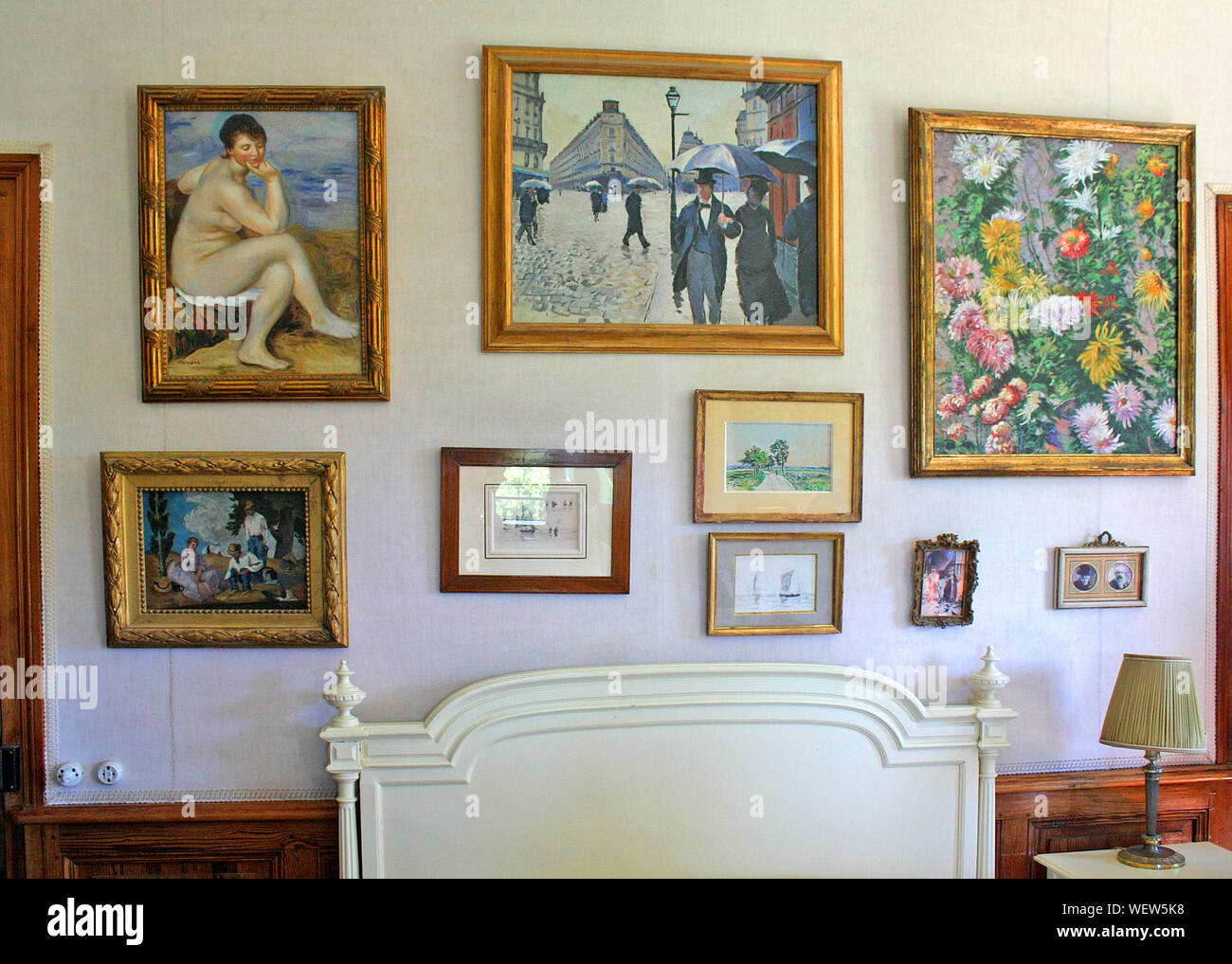 Chambre à coucher de la maison de Claude Monet à Giverny, France Banque D'Images