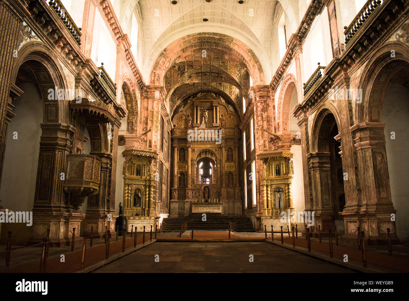 La Cathédrale de Bom Jesus et St François d'Assise Église autel et d'autres parties. Un millésime de l'arrivée historique de monastères de l'Inde Banque D'Images