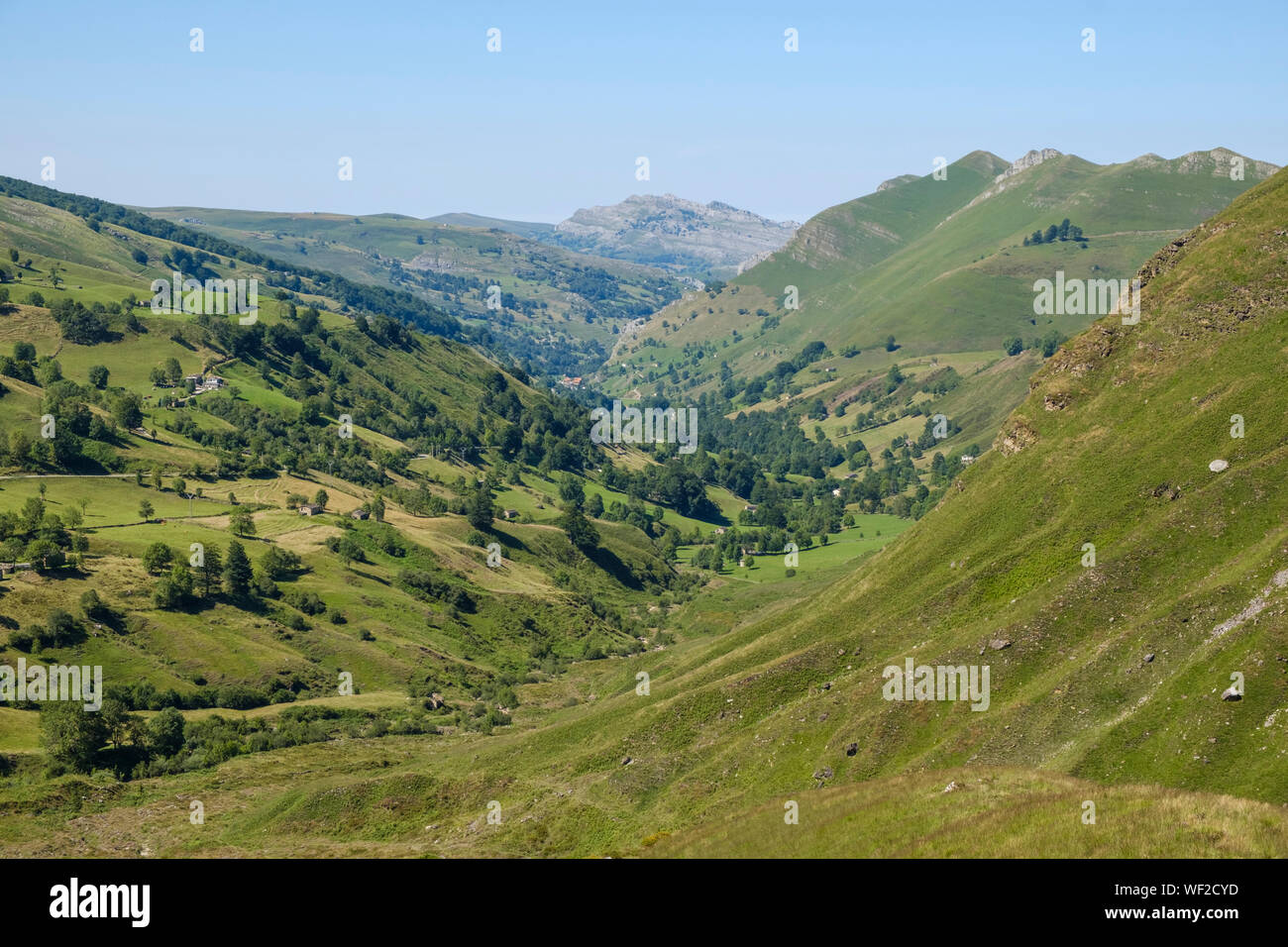De magnifiques paysages de montagne à Alto Valle del Miera, Cantabria, ESPAGNE Banque D'Images