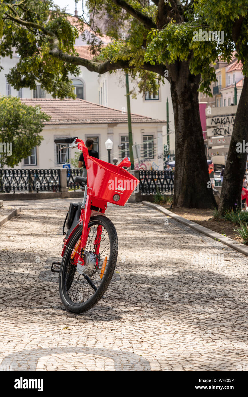 Super Jump vélo électrique prêt à louer à Lisbonne Banque D'Images