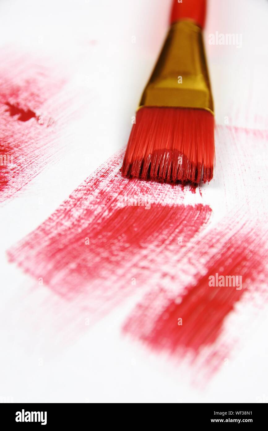 Close-up of Red Pinceau sur papier Banque D'Images