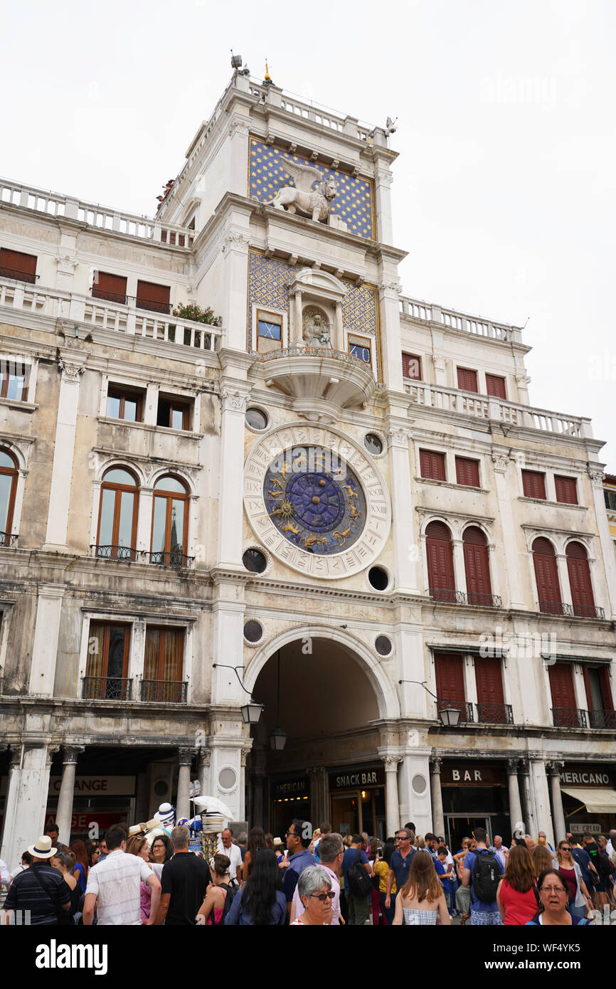 L'horloge, la Piazza San Marco (St. Mark's Square), Venise, UNESCO World Heritage Site, Vénétie, Italie, Europe Banque D'Images