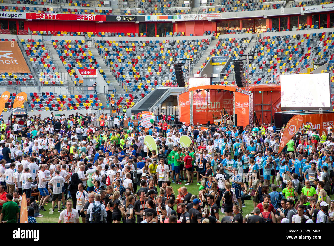 Entreprise dirigée à Düsseldorf, B2B, avec 12500 participants venus de plus de 600 entreprises, l'arrivée à Düsseldorf, stade Banque D'Images