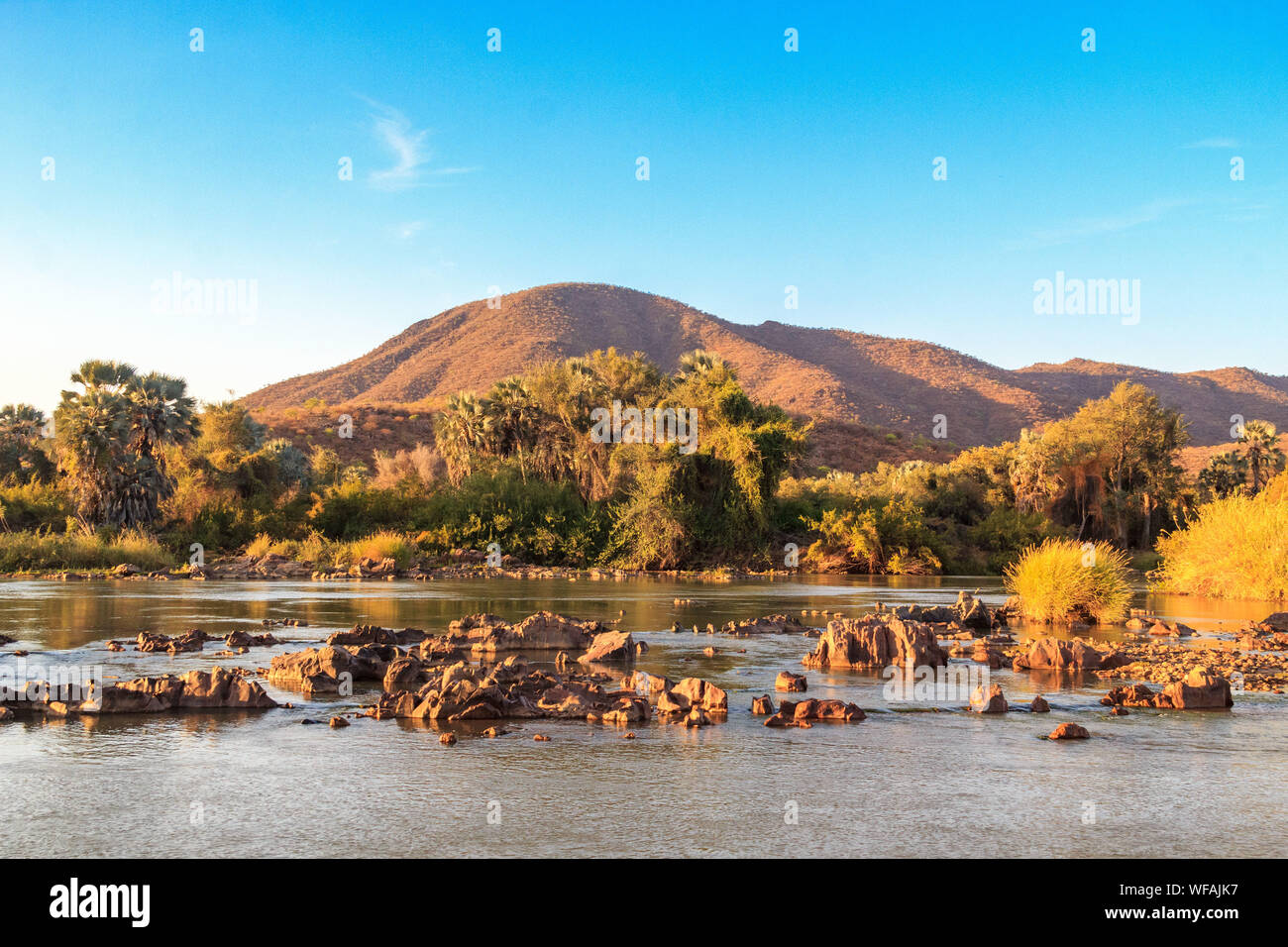 - Kunene river à la frontière de l'Angola et la Namibie, Namibie, Epupa Banque D'Images