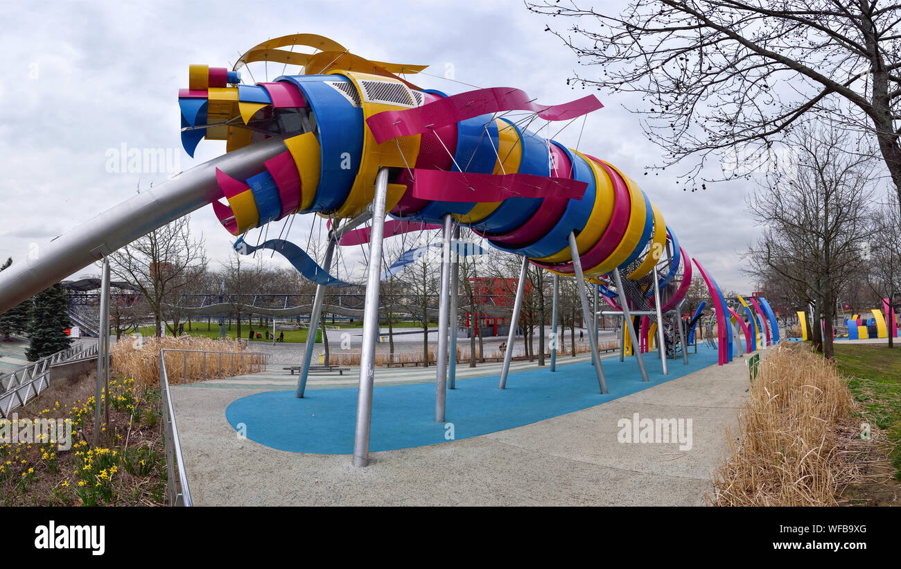 Toboggan de dragon Banque de photographies et d'images à haute résolution -  Alamy