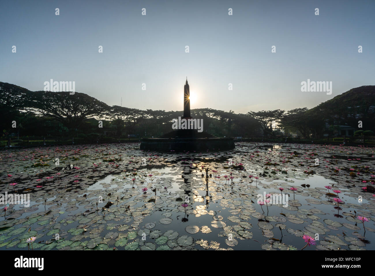 Monumen Balai Kota Tugu Malang Alun Alun situé dans le centre de la ville de Malang est de Java en Indonésie Banque D'Images