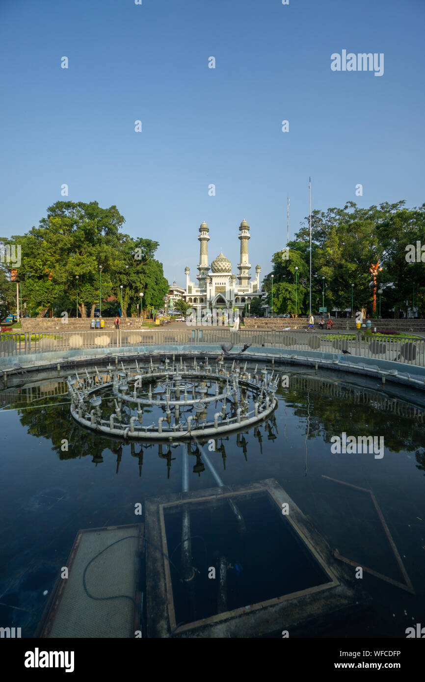 Monumen Balai Kota Tugu Malang Alun Alun situé dans le centre de la ville de Malang est de Java en Indonésie Banque D'Images