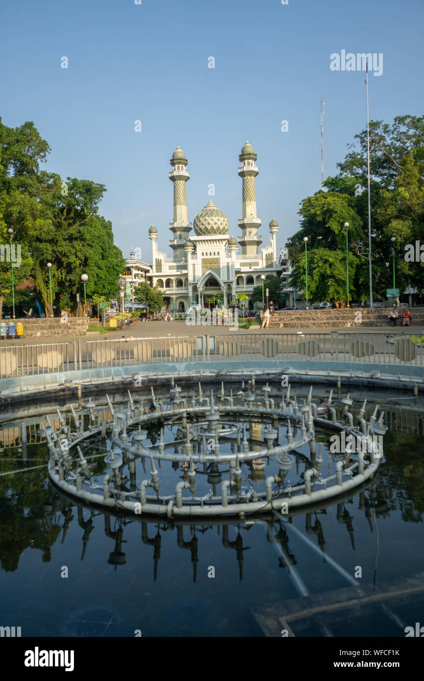 Monumen Balai Kota Tugu Malang Alun Alun situé dans le centre de la ville de Malang est de Java en Indonésie Banque D'Images