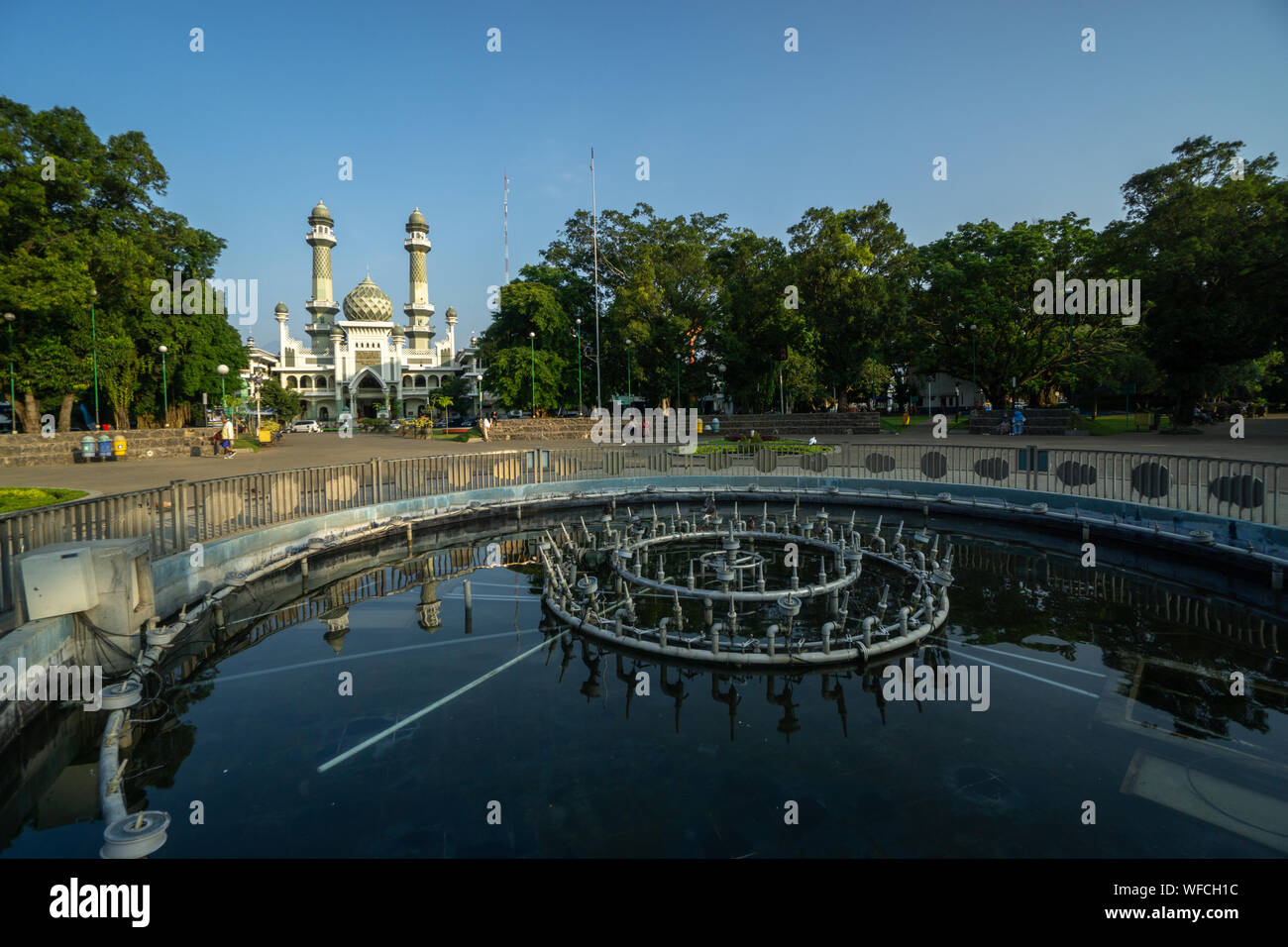 Monumen Balai Kota Tugu Malang Alun Alun situé dans le centre de la ville de Malang est de Java en Indonésie Banque D'Images