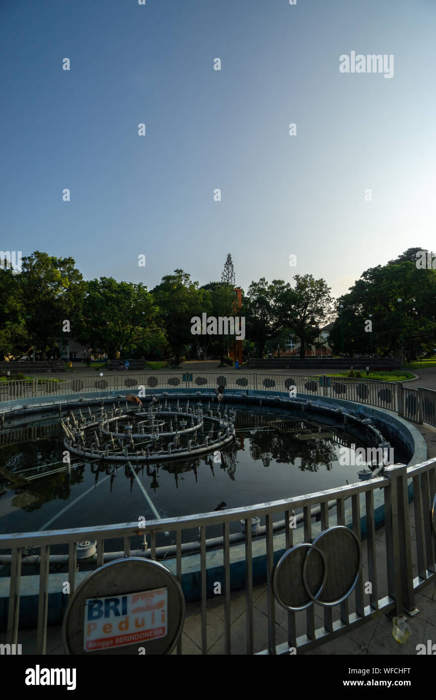 Monumen Balai Kota Tugu Malang Alun Alun situé dans le centre de la ville de Malang est de Java en Indonésie Banque D'Images
