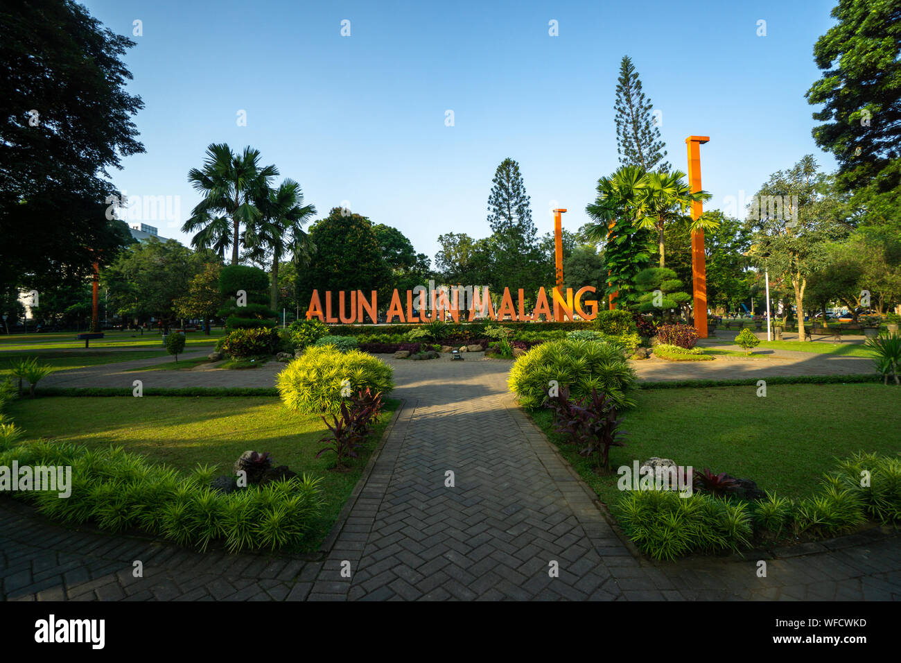 Monumen Balai Kota Tugu Malang Alun Alun situé dans le centre de la ville de Malang est de Java en Indonésie Banque D'Images