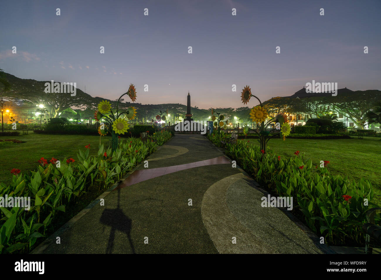 Monumen Balai Kota Tugu Malang Alun Alun situé dans le centre de la ville de Malang est de Java en Indonésie Banque D'Images
