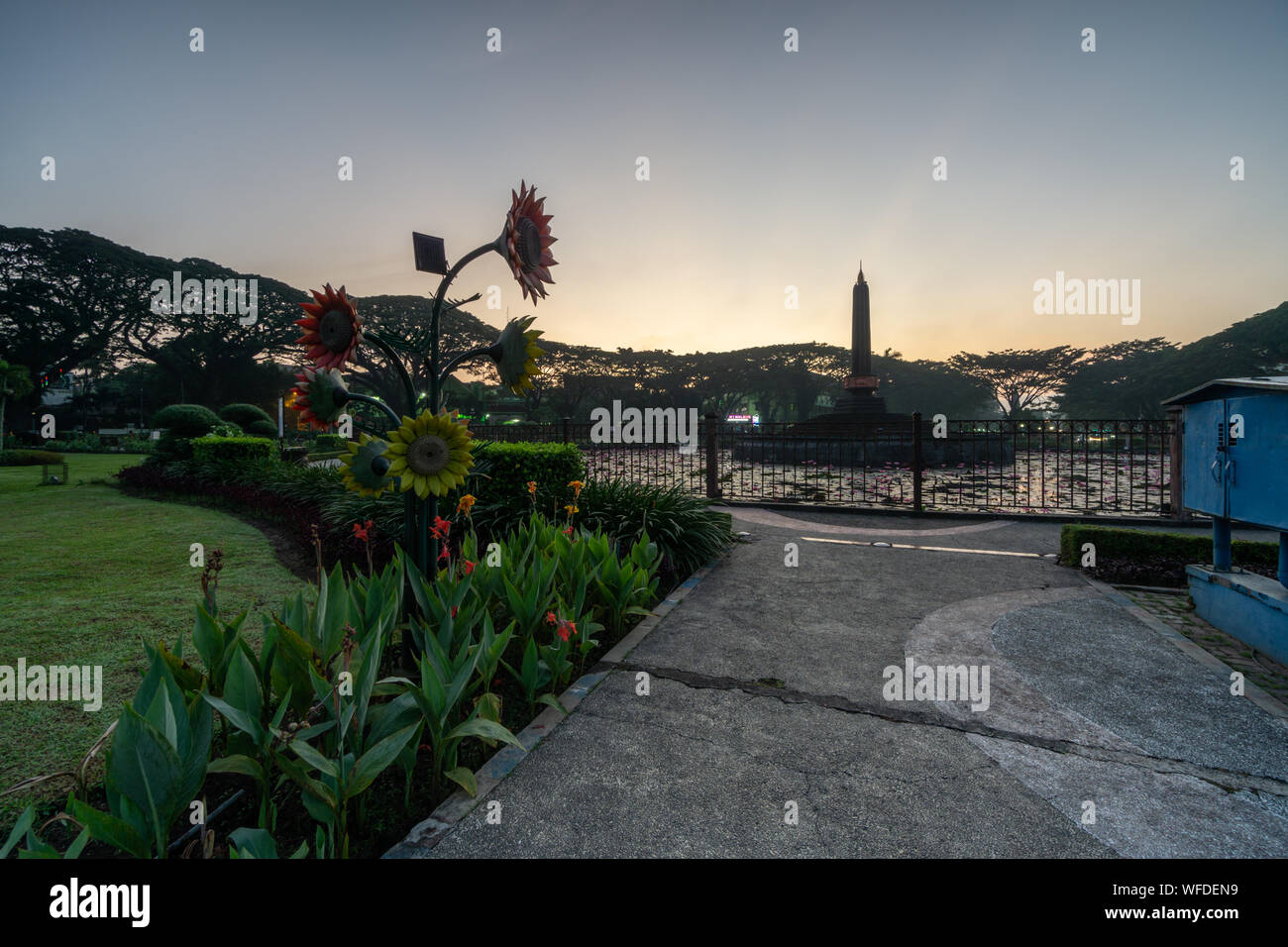 Monumen Balai Kota Tugu Malang Alun Alun situé dans le centre de la ville de Malang est de Java en Indonésie Banque D'Images