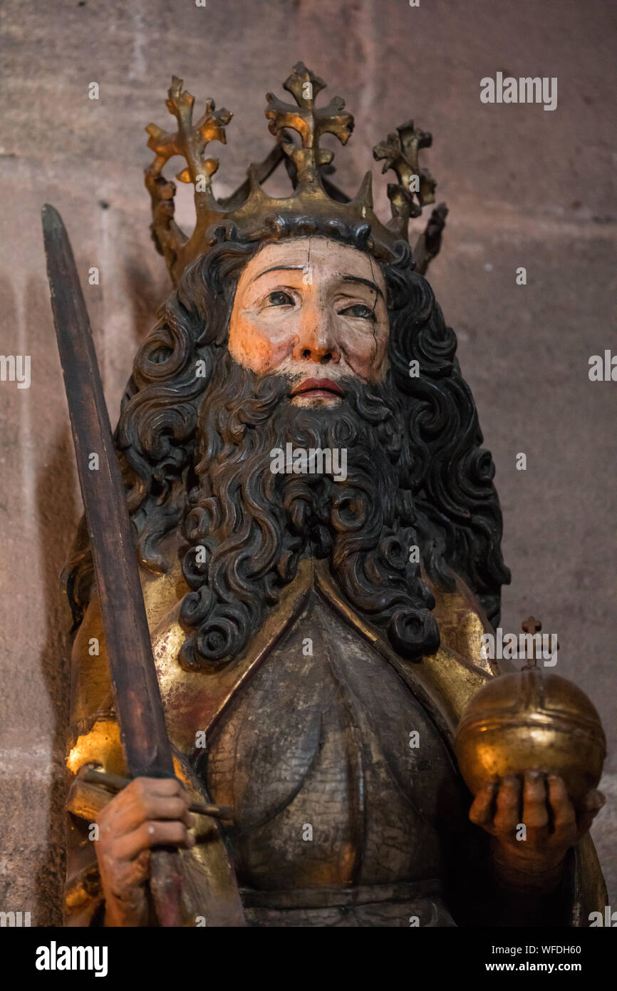 Statues Saints dans le château impérial de Nuremberg Banque D'Images