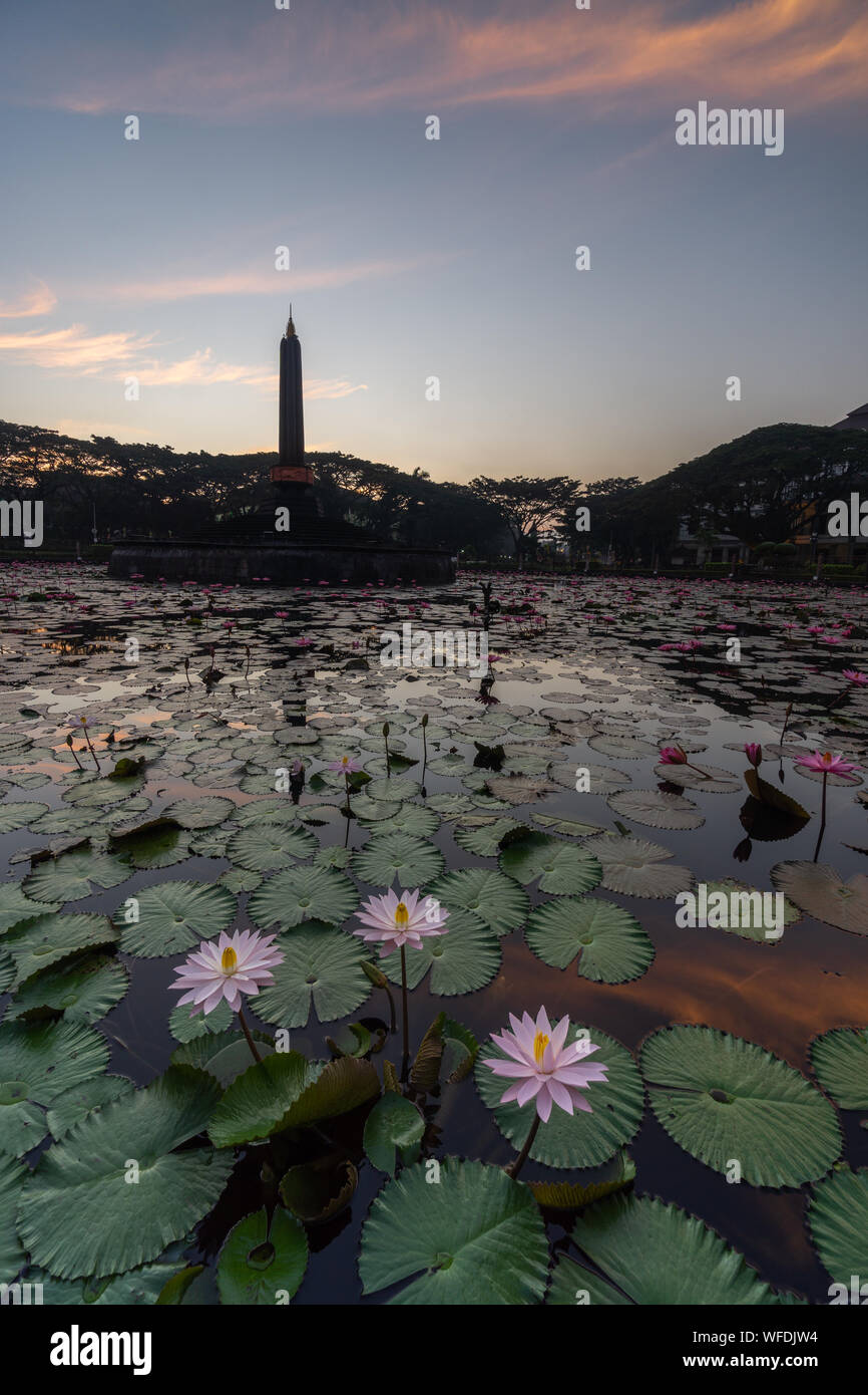 Monumen Balai Kota Tugu Malang Alun Alun situé dans le centre de la ville de Malang est de Java en Indonésie Banque D'Images
