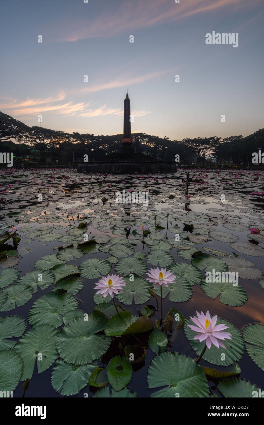 Monumen Balai Kota Tugu Malang Alun Alun situé dans le centre de la ville de Malang est de Java en Indonésie Banque D'Images