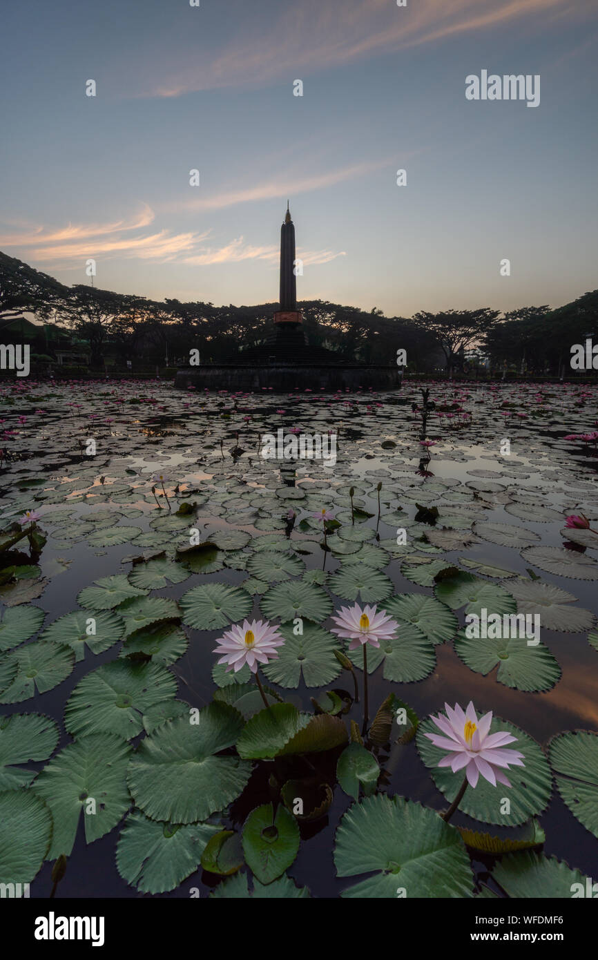 Monumen Balai Kota Tugu Malang Alun Alun situé dans le centre de la ville de Malang est de Java en Indonésie Banque D'Images