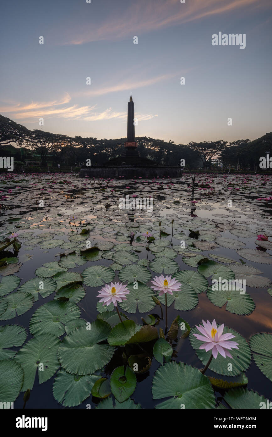 Monumen Balai Kota Tugu Malang Alun Alun situé dans le centre de la ville de Malang est de Java en Indonésie Banque D'Images