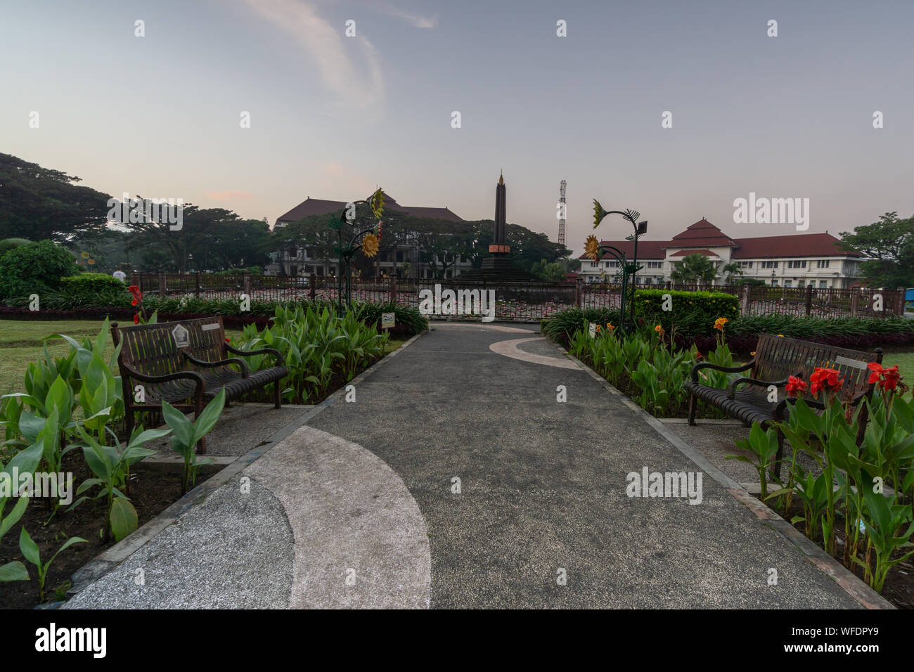Monumen Balai Kota Tugu Malang Alun Alun situé dans le centre de la ville de Malang est de Java en Indonésie Banque D'Images