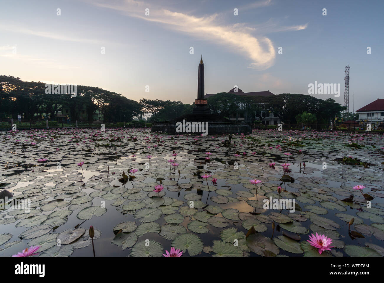 Monumen Balai Kota Tugu Malang Alun Alun situé dans le centre de la ville de Malang est de Java en Indonésie Banque D'Images