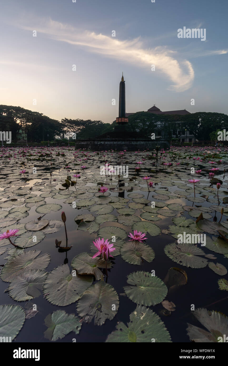 Monumen Balai Kota Tugu Malang Alun Alun situé dans le centre de la ville de Malang est de Java en Indonésie Banque D'Images