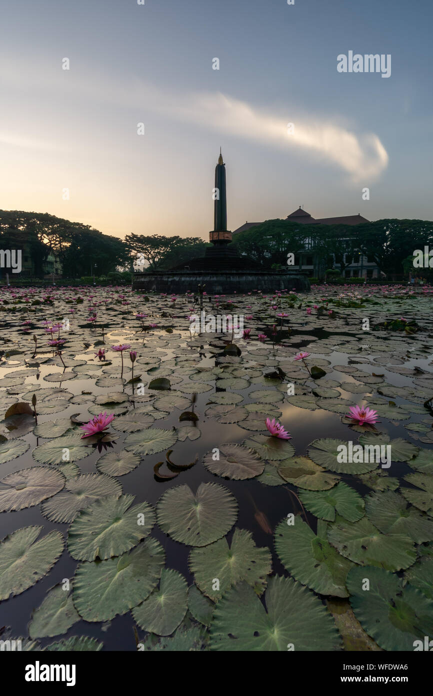 Monumen Balai Kota Tugu Malang Alun Alun situé dans le centre de la ville de Malang est de Java en Indonésie Banque D'Images