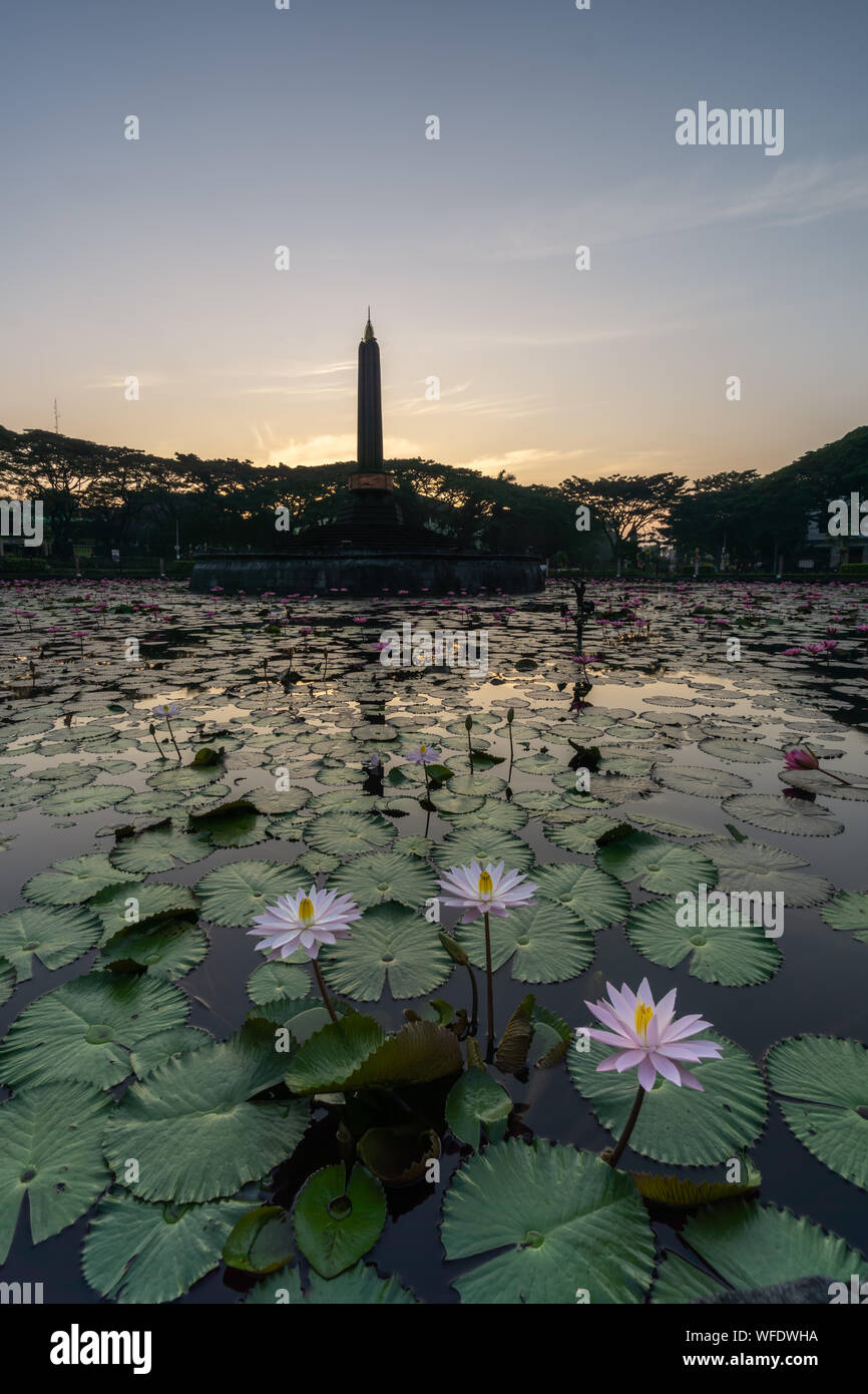 Monumen Balai Kota Tugu Malang Alun Alun situé dans le centre de la ville de Malang est de Java en Indonésie Banque D'Images