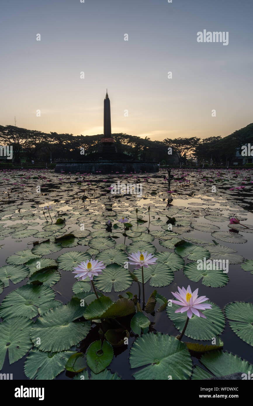 Monumen Balai Kota Tugu Malang Alun Alun situé dans le centre de la ville de Malang est de Java en Indonésie Banque D'Images