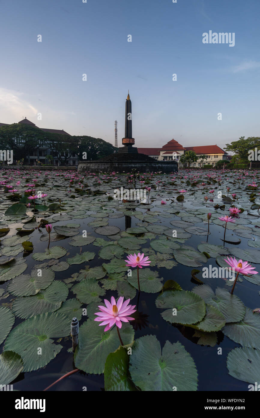 Monumen Balai Kota Tugu Malang Alun Alun situé dans le centre de la ville de Malang est de Java en Indonésie Banque D'Images