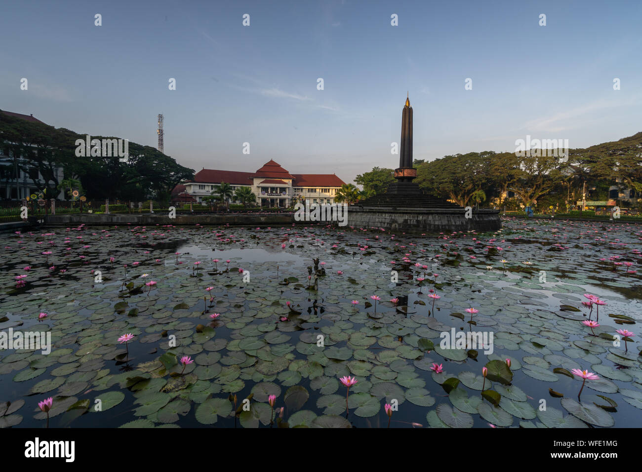 Monumen Balai Kota Tugu Malang Alun Alun situé dans le centre de la ville de Malang est de Java en Indonésie Banque D'Images