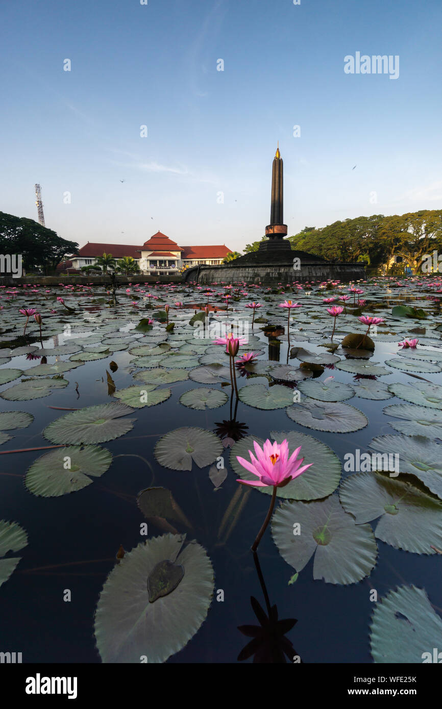 Monumen Balai Kota Tugu Malang Alun Alun situé dans le centre de la ville de Malang est de Java en Indonésie Banque D'Images