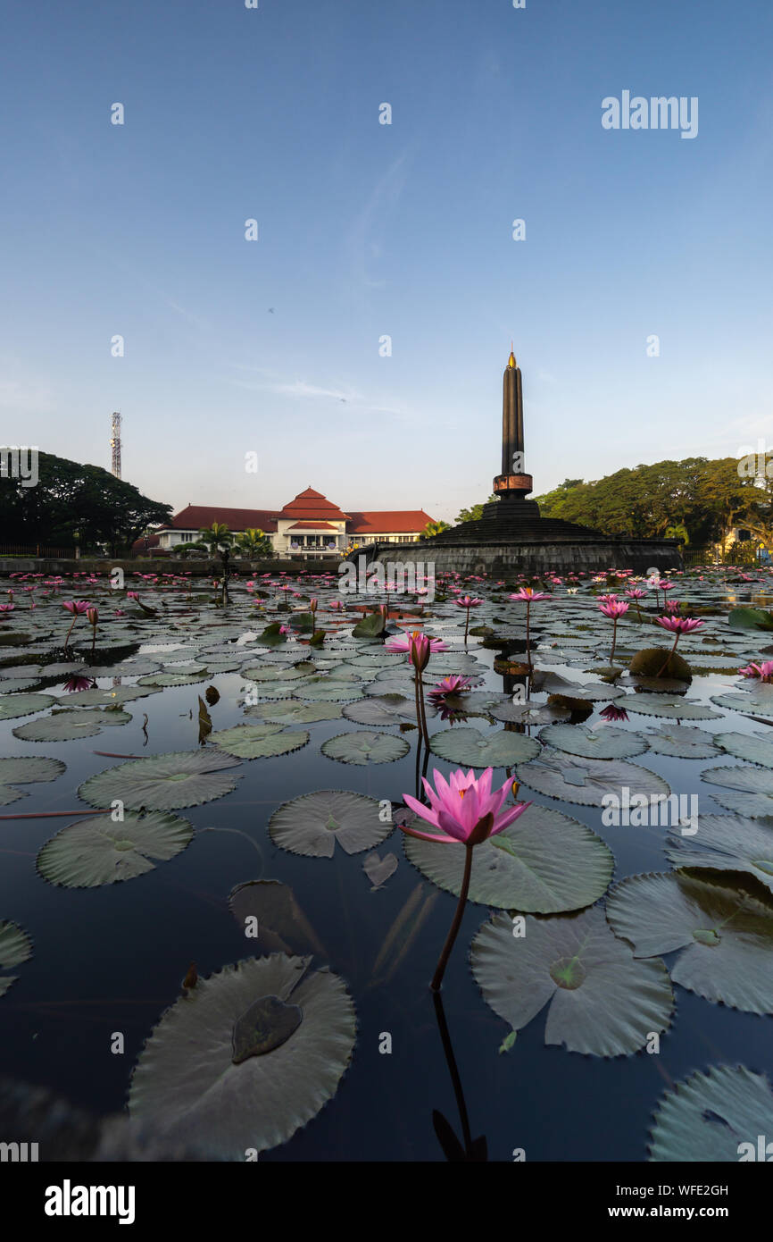 Monumen Balai Kota Tugu Malang Alun Alun situé dans le centre de la ville de Malang est de Java en Indonésie Banque D'Images