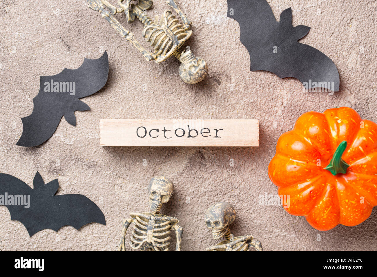 Arrière-plan de l'halloween avec squelette et bat Banque D'Images