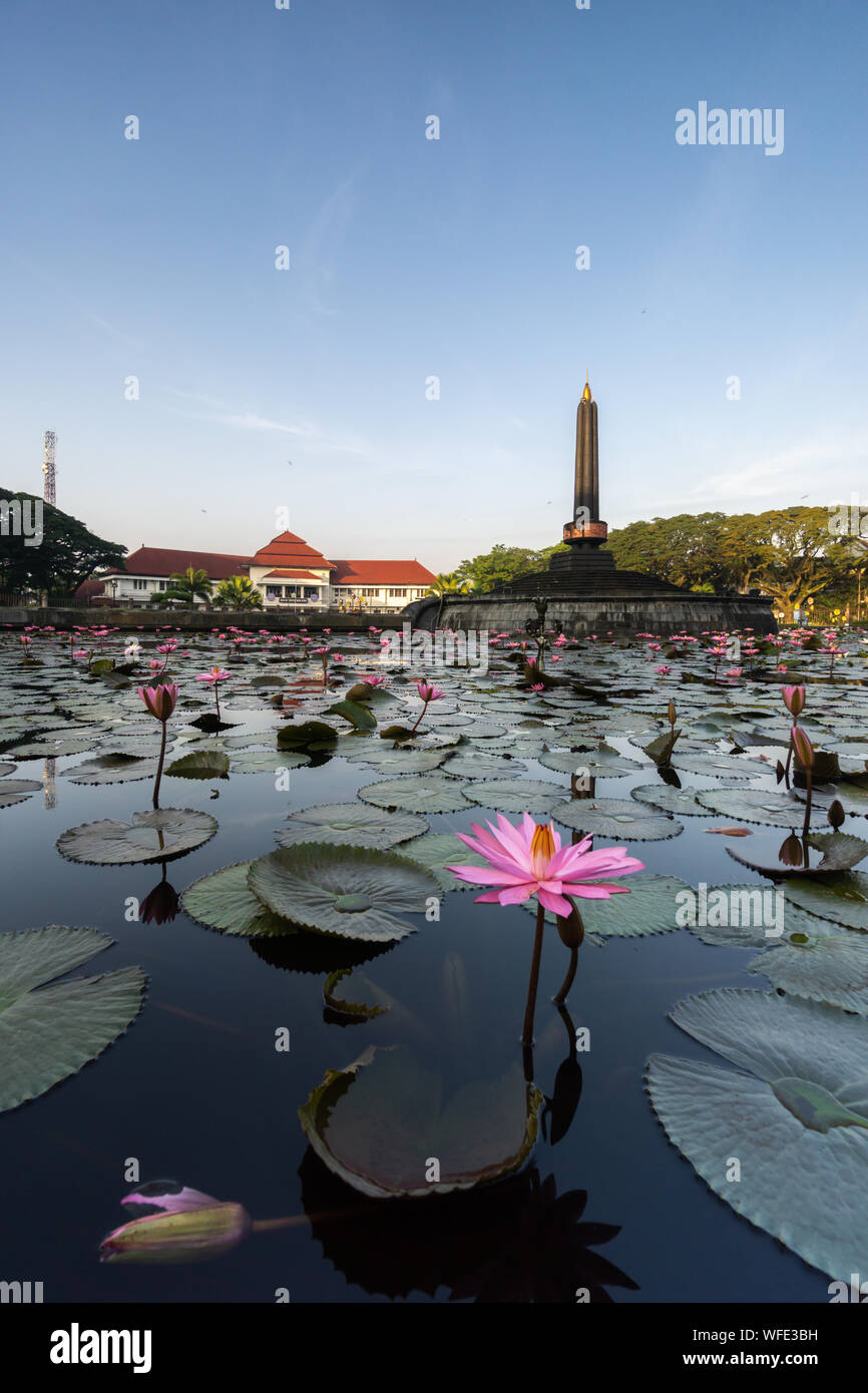 Monumen Balai Kota Tugu Malang Alun Alun situé dans le centre de la ville de Malang est de Java en Indonésie Banque D'Images