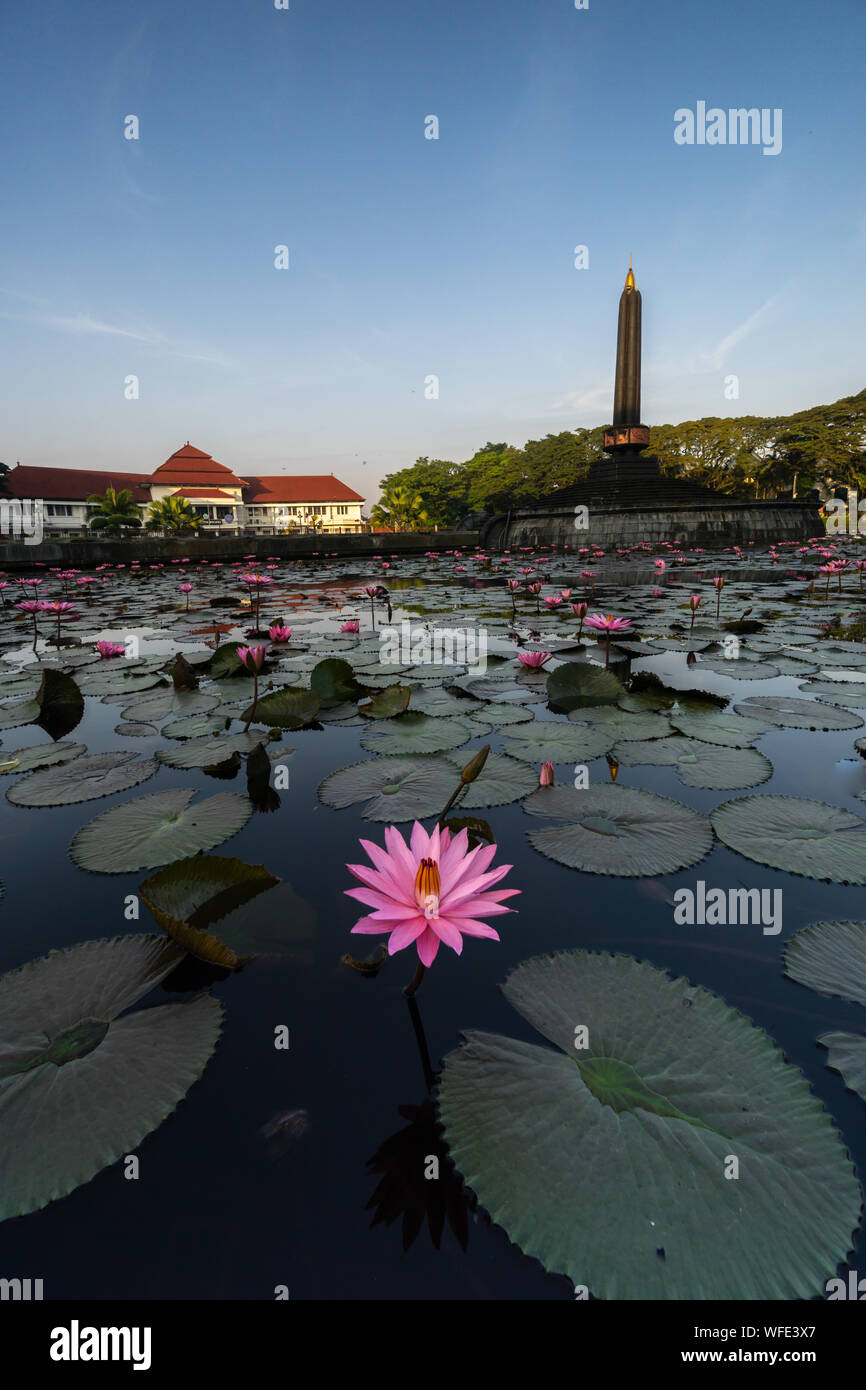 Monumen Balai Kota Tugu Malang Alun Alun situé dans le centre de la ville de Malang est de Java en Indonésie Banque D'Images