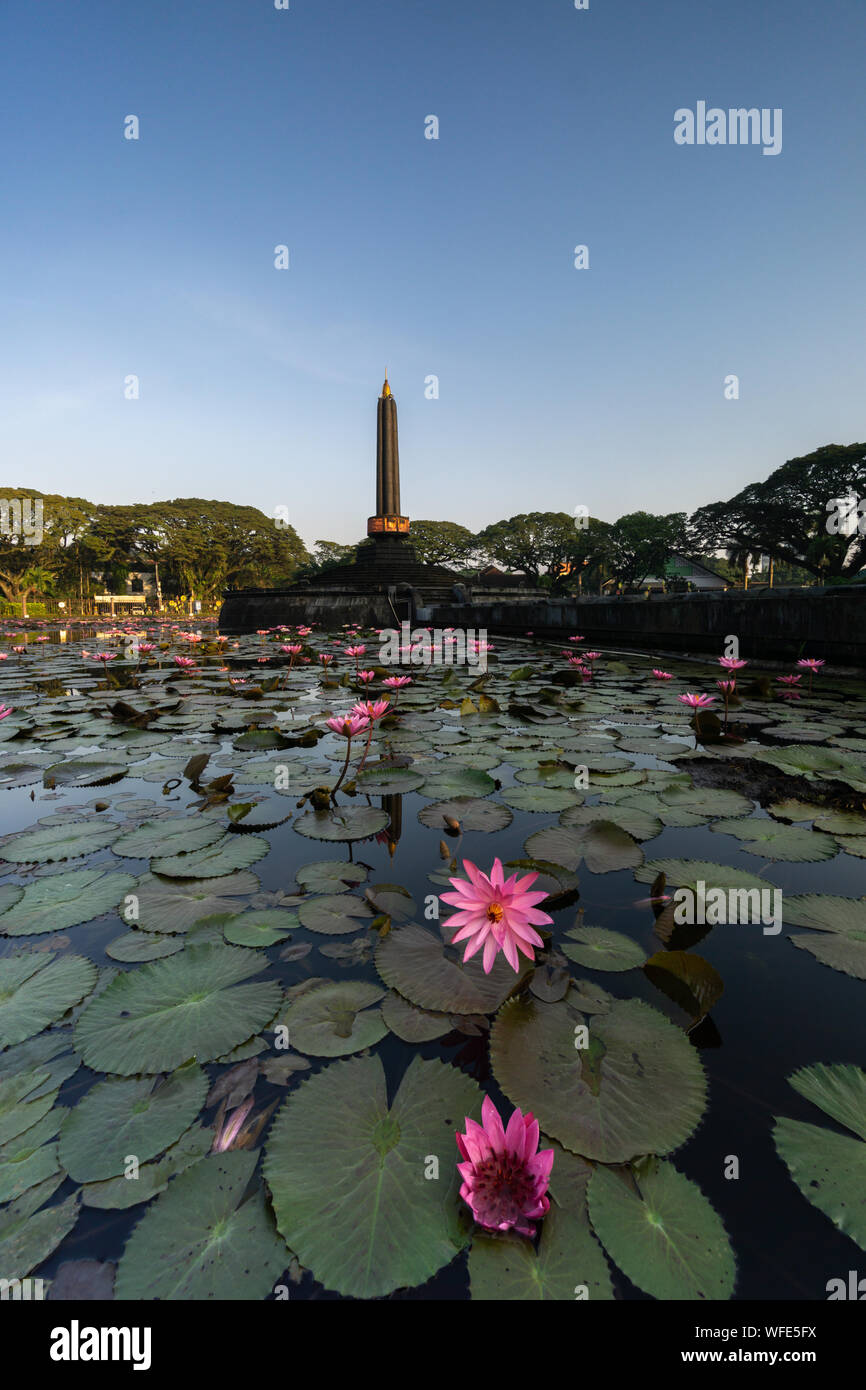 Monumen Balai Kota Tugu Malang Alun Alun situé dans le centre de la ville de Malang est de Java en Indonésie Banque D'Images