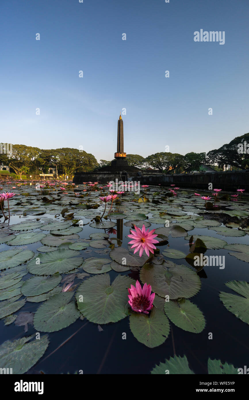 Monumen Balai Kota Tugu Malang Alun Alun situé dans le centre de la ville de Malang est de Java en Indonésie Banque D'Images