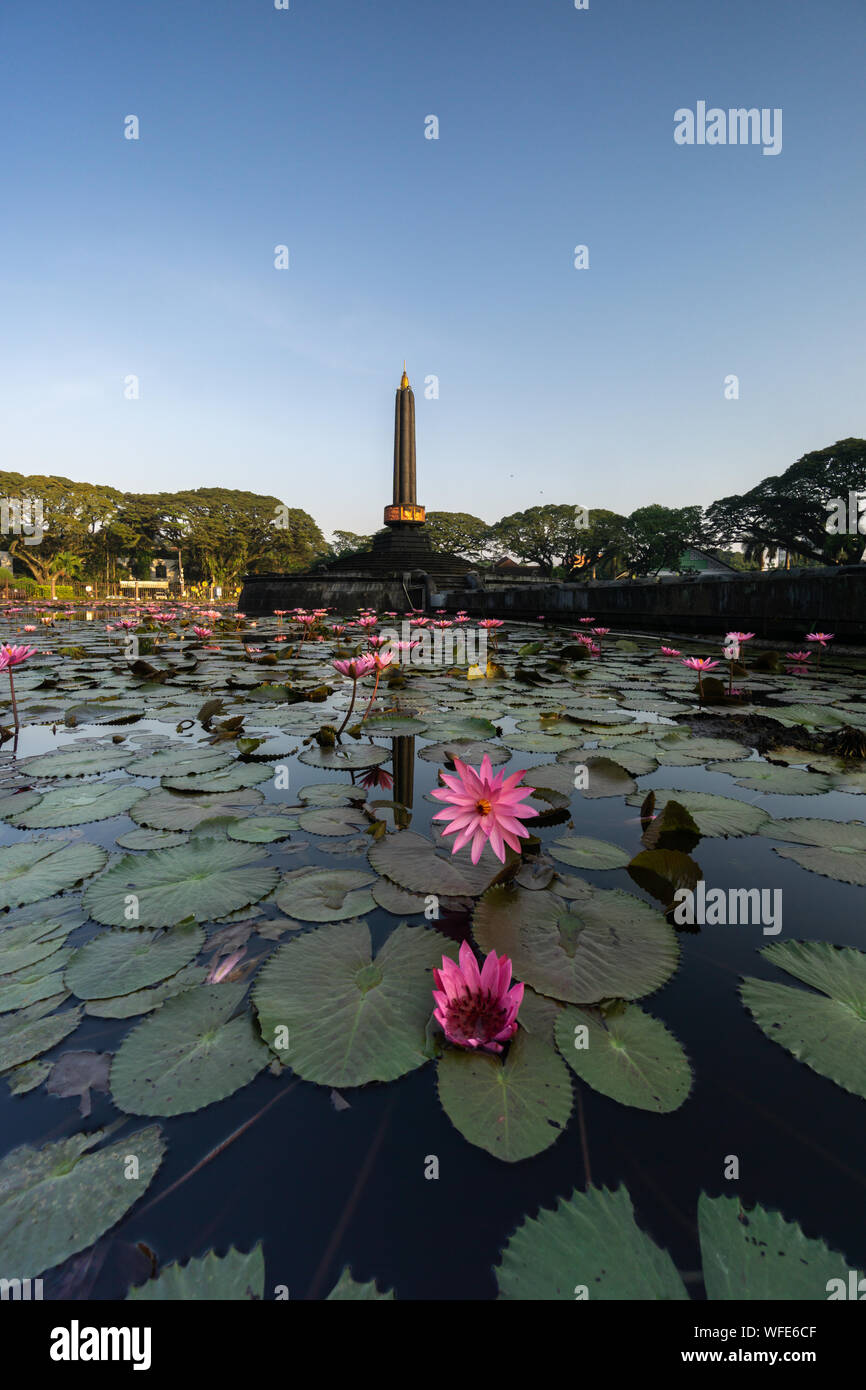 Monumen Balai Kota Tugu Malang Alun Alun situé dans le centre de la ville de Malang est de Java en Indonésie Banque D'Images
