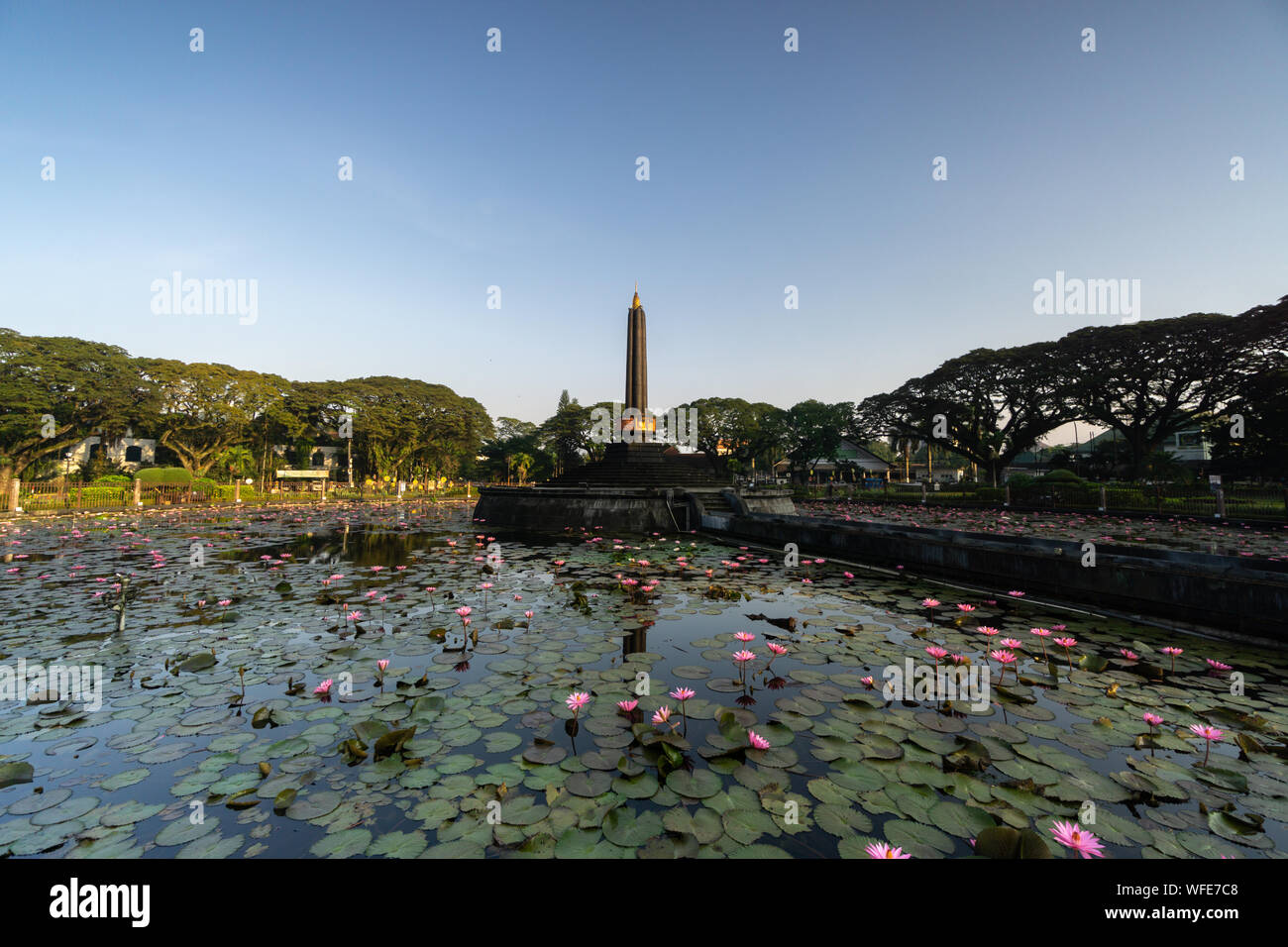 Monumen Balai Kota Tugu Malang Alun Alun situé dans le centre de la ville de Malang est de Java en Indonésie Banque D'Images