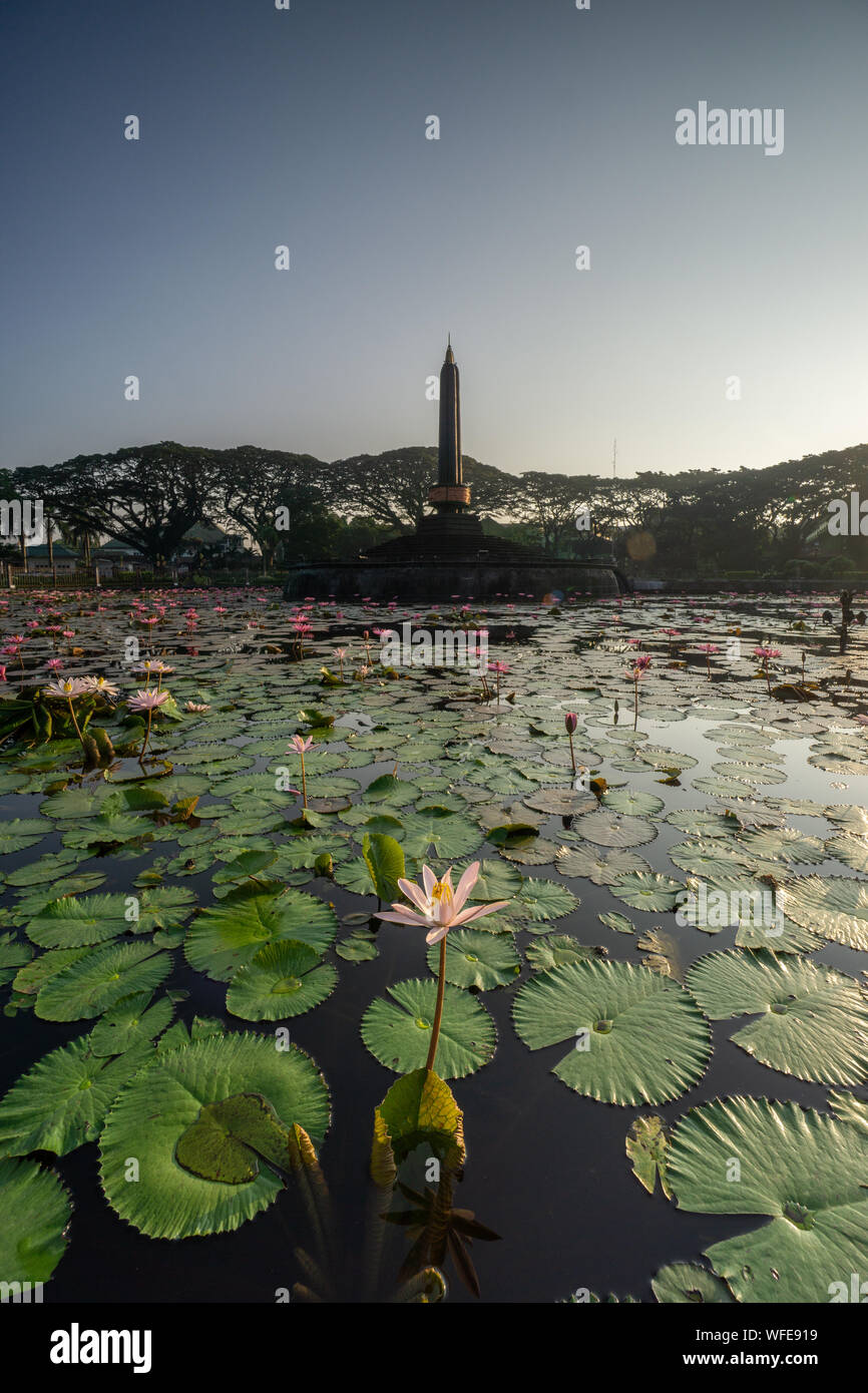 Monumen Balai Kota Tugu Malang Alun Alun situé dans le centre de la ville de Malang est de Java en Indonésie Banque D'Images