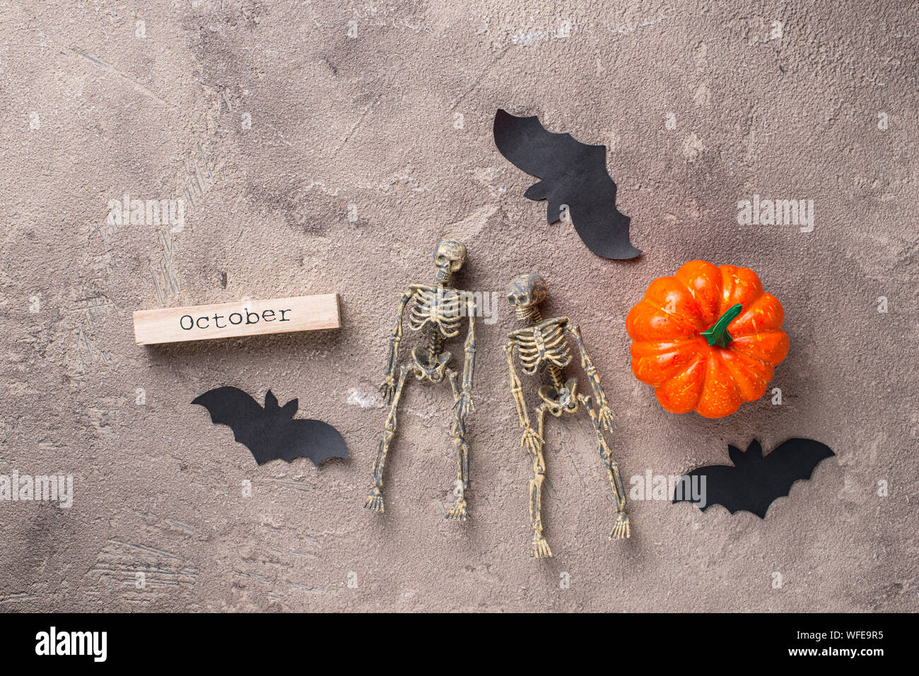 Arrière-plan de l'halloween avec squelette et bat Banque D'Images