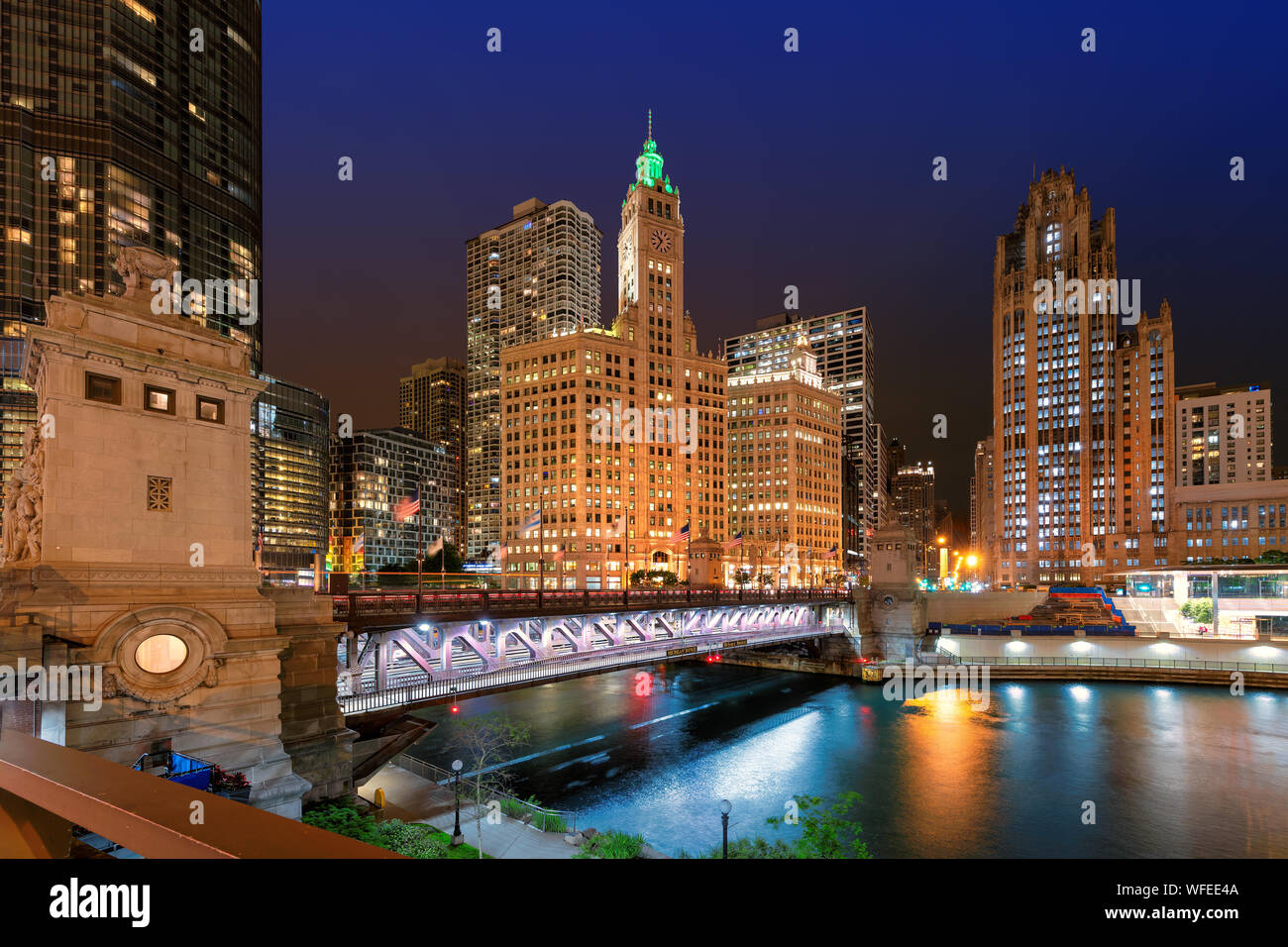 La ville de Chicago de nuit. Banque D'Images